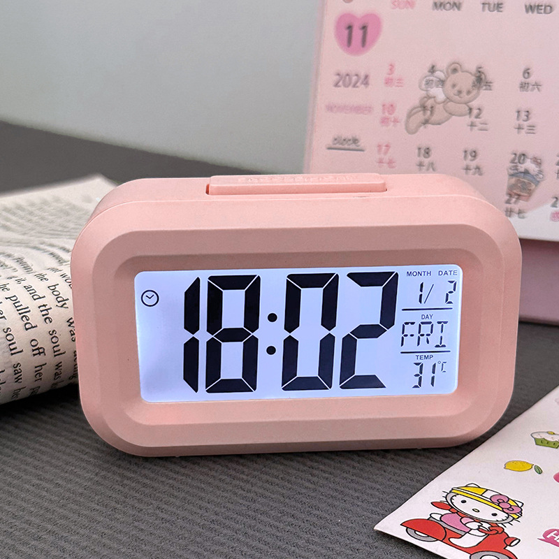 学生用ベッドサイドデジタルLEDバックライト目覚まし時計、日 - Modern Electronics Gadgets のレビューと価格